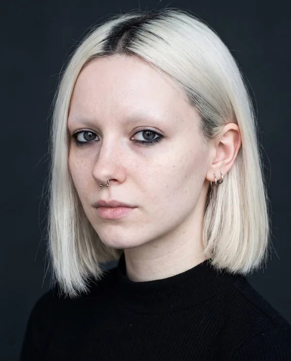 Vesper, 22, Archivist